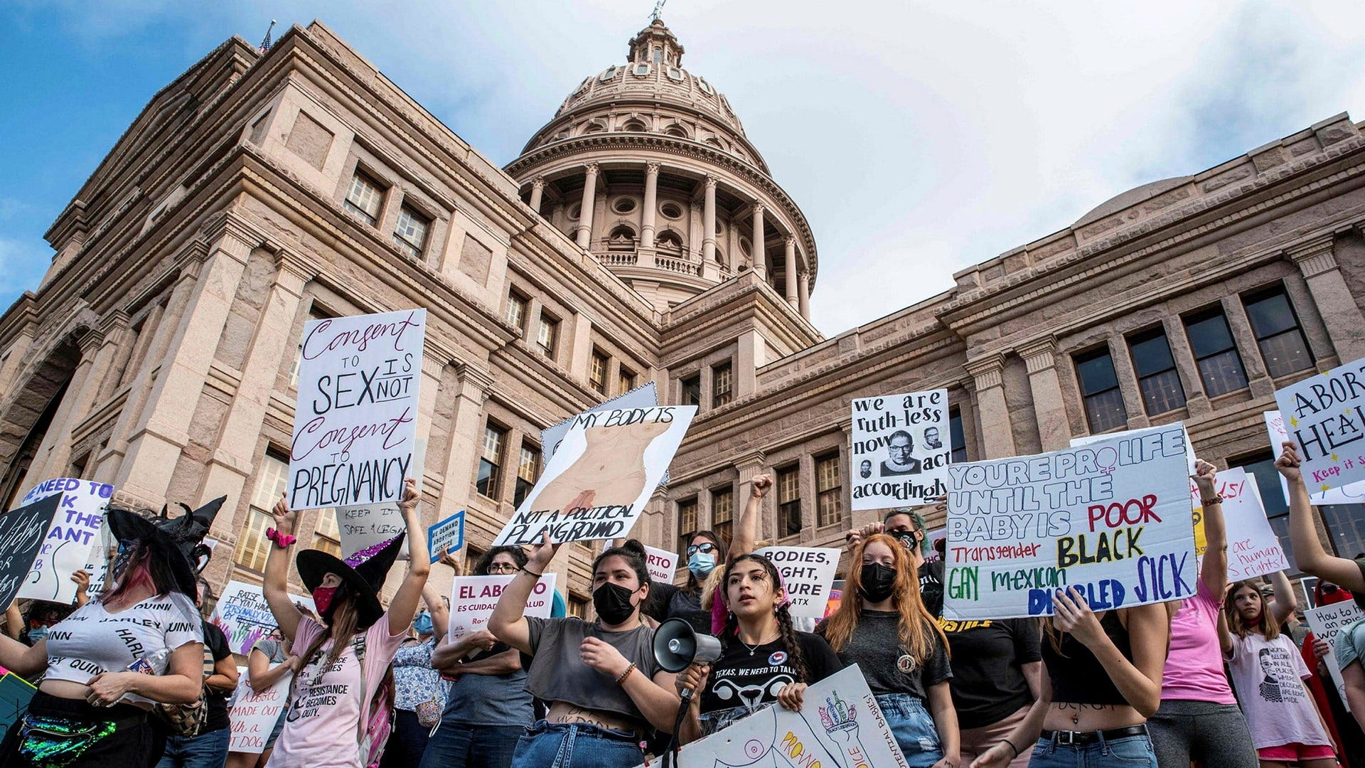 Demonstranter protesterar mot abortlagen utanför Texas State Capitol i Austin.
