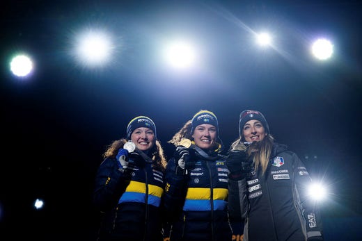 Linn Persson (silver), Hanna Öberg (guld) och Lisa Vittozzi (brons) på VM-scenen.