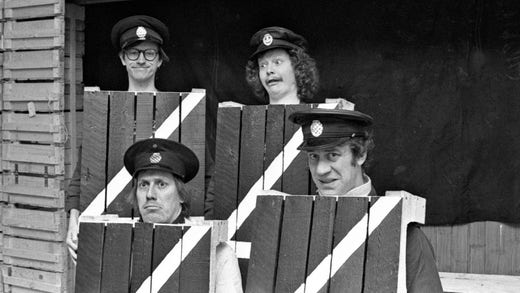 Nationalteatern spelade kabarén ”En fis i vinden” 1979 på Pustervikskällaren, en lokal delägd av BK Häcken.