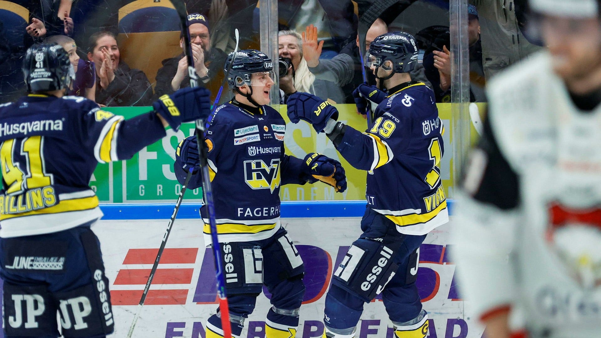 Jubel i HV 71 efter 2–0-målet av Emil Andrae.