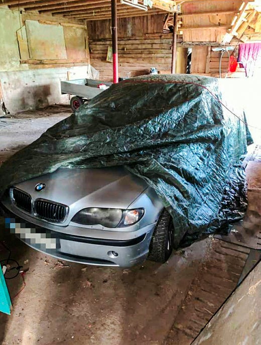 The fact that the police found the BMW that, according to the indictment, was used as a getaway car was a breakthrough in the investigation.  According to the prosecutor, the man suspected of murder can be linked to the car.