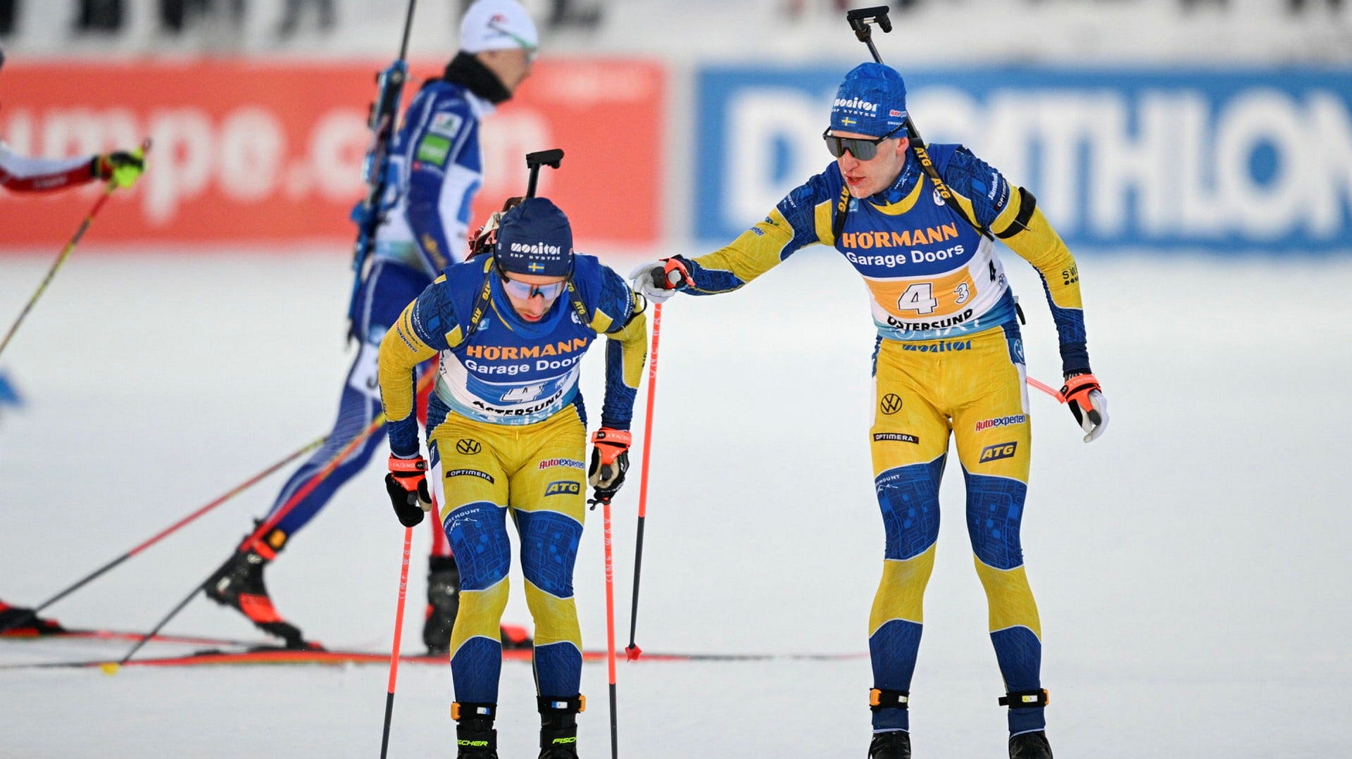 Martin Ponsiluoma växlar över till Peppe Femling efter en imponerande sträcka i Östersund.