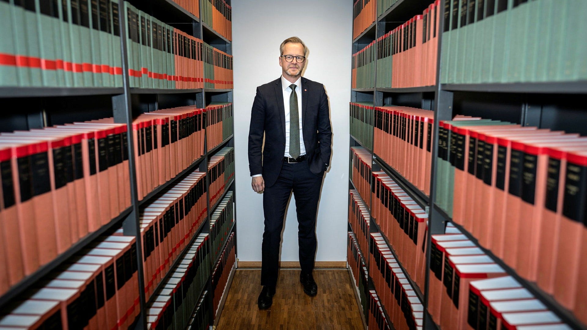Finansminister Mikael Damberg (S) öppnar för höjda pensioner.