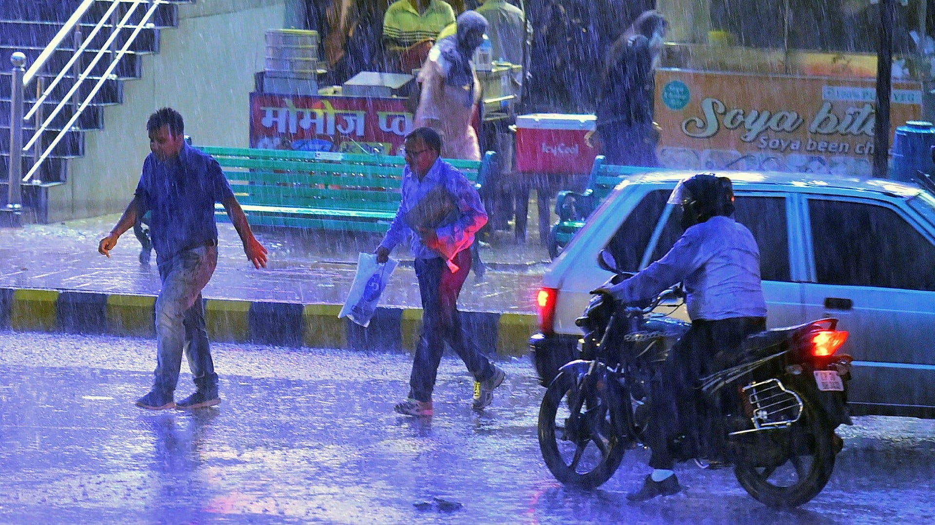 Kraftigt regn i norra Indien.