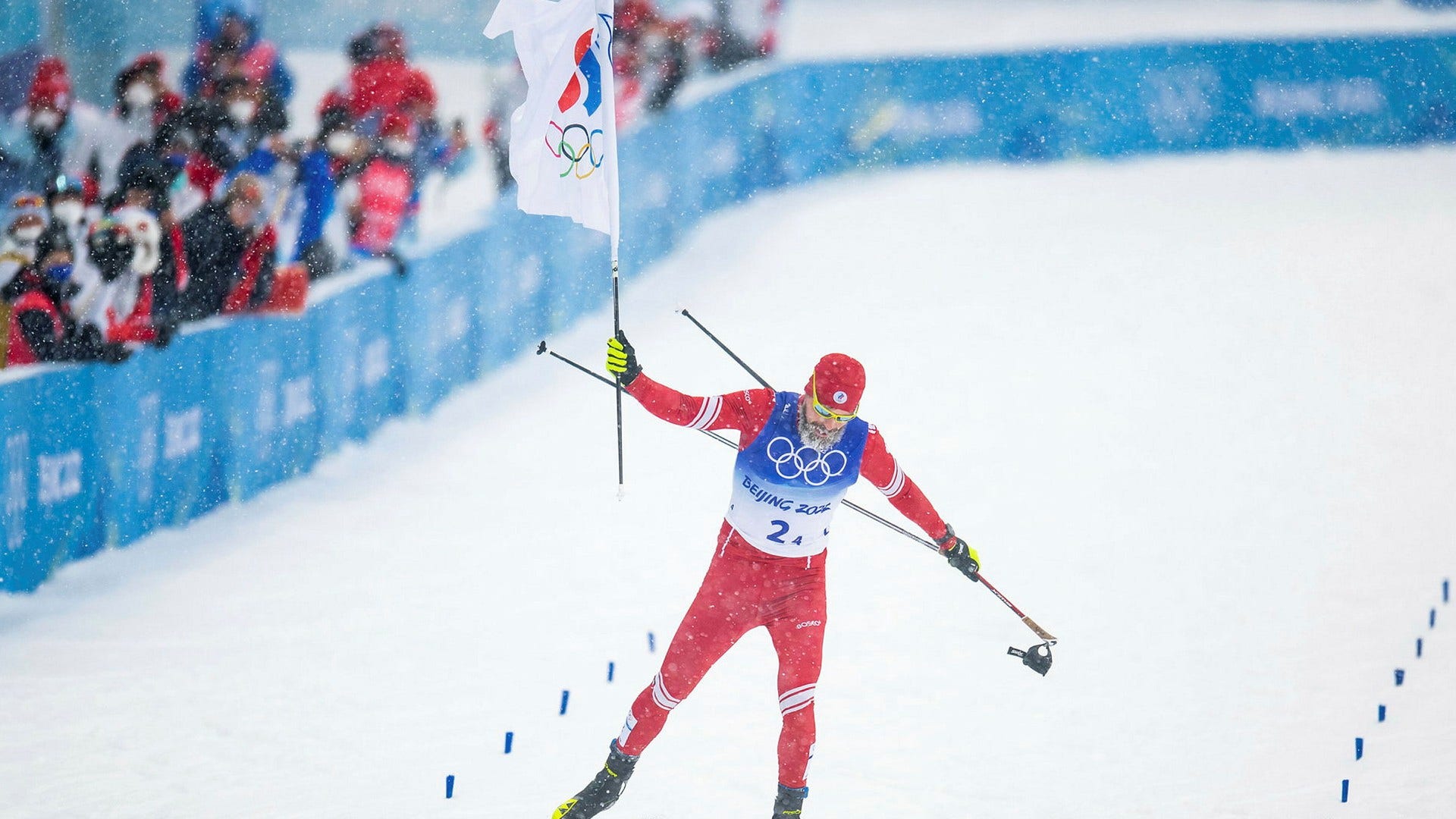 Sergej Ustiugov var nyligen med och säkrade ett ryskt OS-guld i längdstafett. Men Rysslands idrottare fick inte tävla i Peking under rysk flagg.