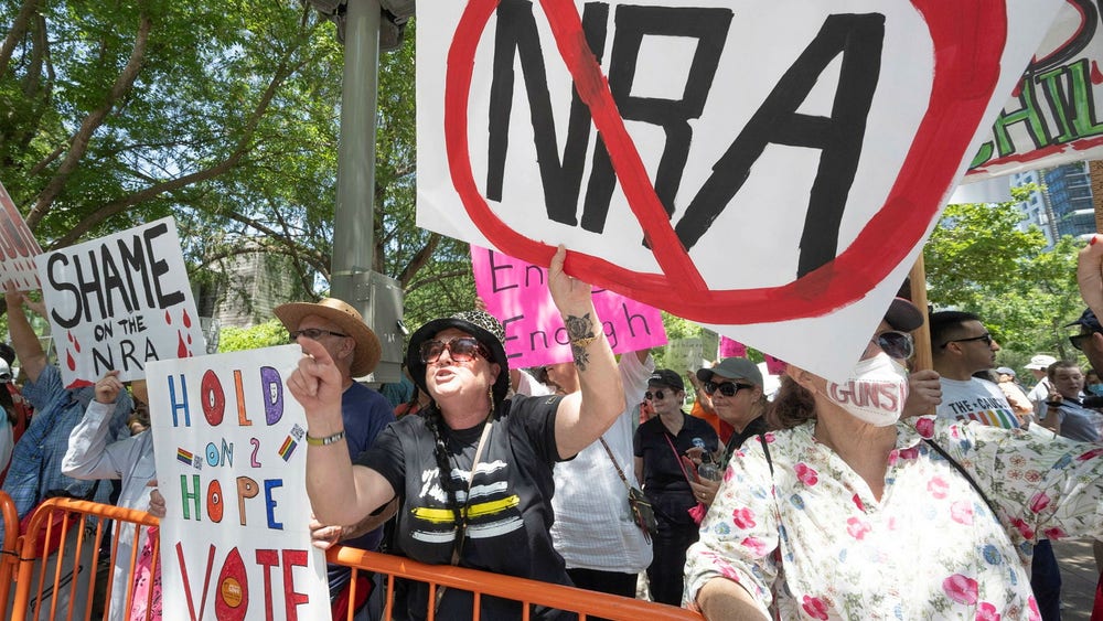 NRA:s möte väcker vrede: ”Ofattbart tondövt”