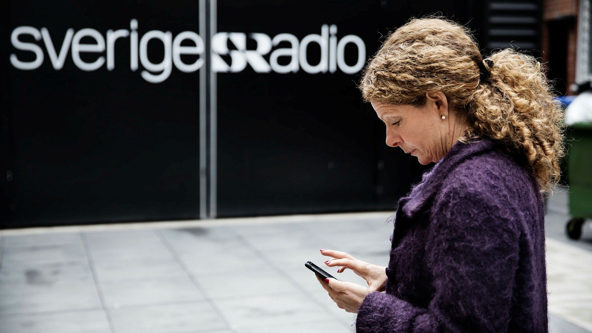 Sveriges Radios ledning, med vd Cilla Benkö i spetsen, agerar stenhård bulldogg och erkänner inga felsteg, skriver Jan Scherman.