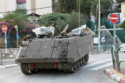 Pattuglie militari israeliane vicino al confine con il Libano.  Il primo ministro israeliano Benjamin Netanyahu ha affermato che Hezbollah commetterebbe l’errore più grande se iniziasse una guerra con Israele.