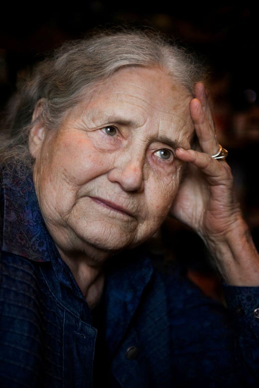 Doris Lessing (1919-2013) fick Nobelpriset 2007. Det fnös hon mest åt.