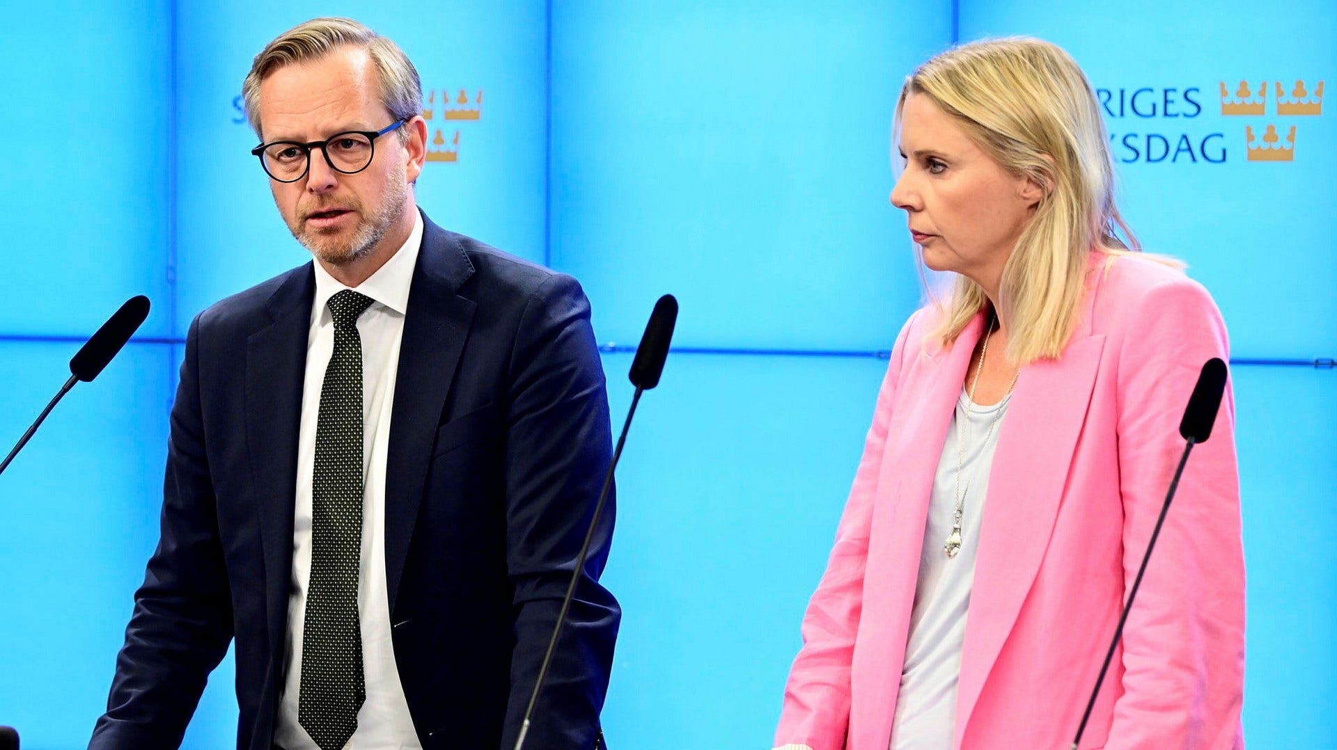 Finansminister Mikael Damberg (S) och finansutskottets ordförande Åsa Westlund (S).