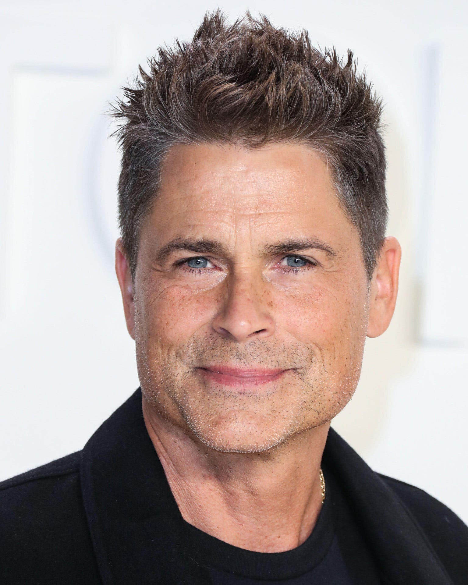 "Jag tittar på mig själv i de där tidiga filmerna och chockas av glappet mellan vad jag kände på insidan och hur jag såg ut på utsidan", säger Rob Lowe.