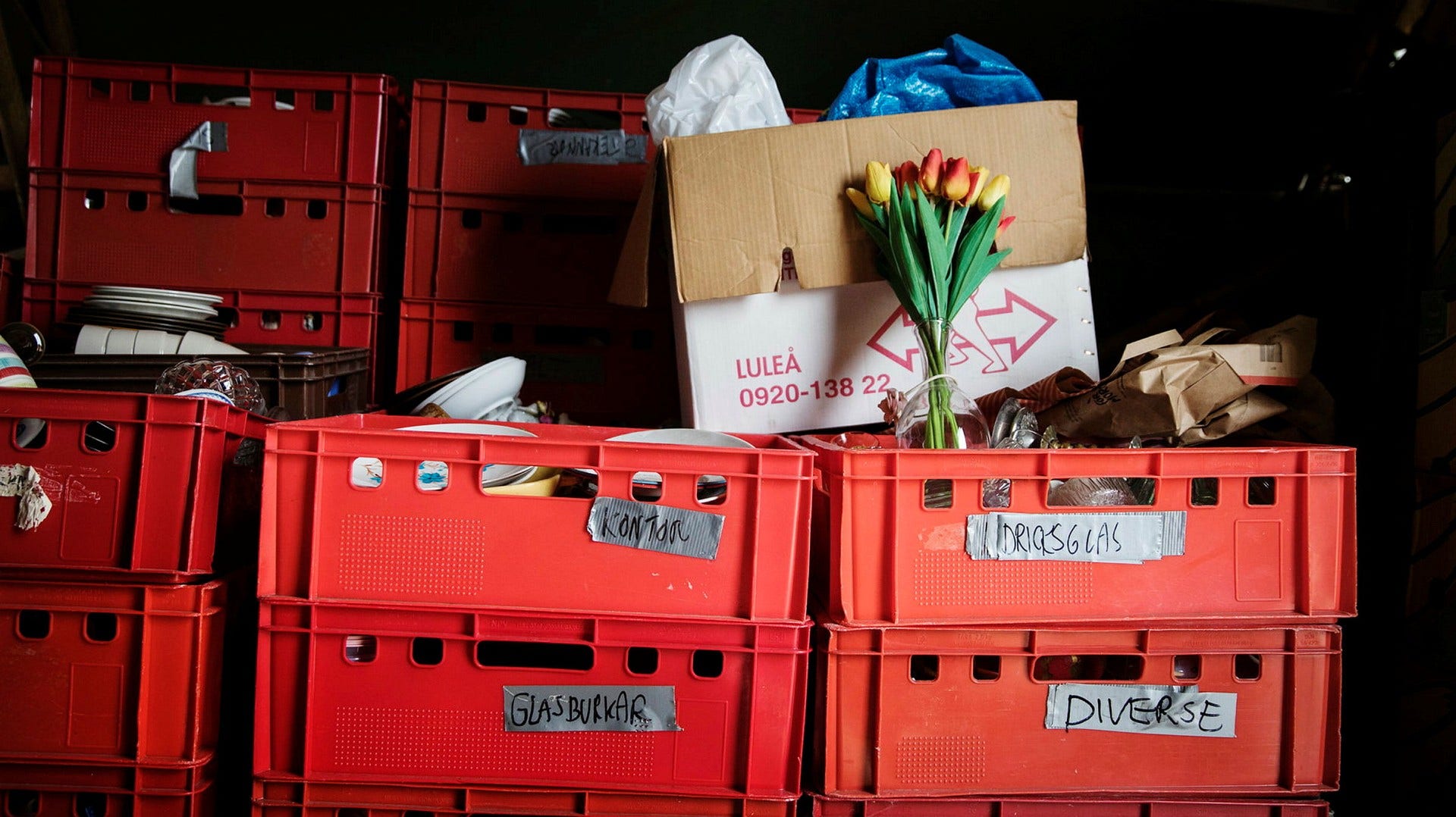 Var sak på sin plats. Organiserat kaos i ladorna hos Sankt Olofs idrottsförening.