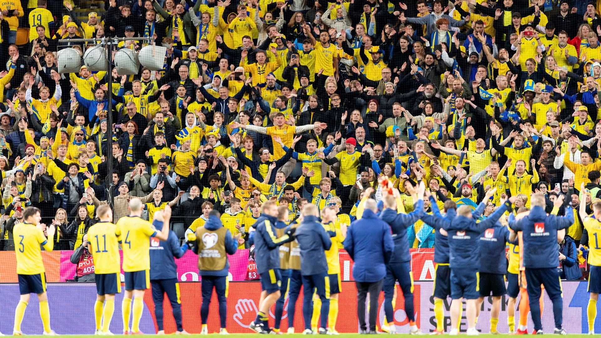 Stämningen publiken fick till var det mest sensationella med de två senaste VM-kvalmatcherna.