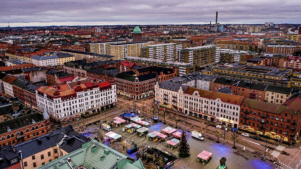 Säkerhetsexperter vid Malmö stad anklagas för korruption