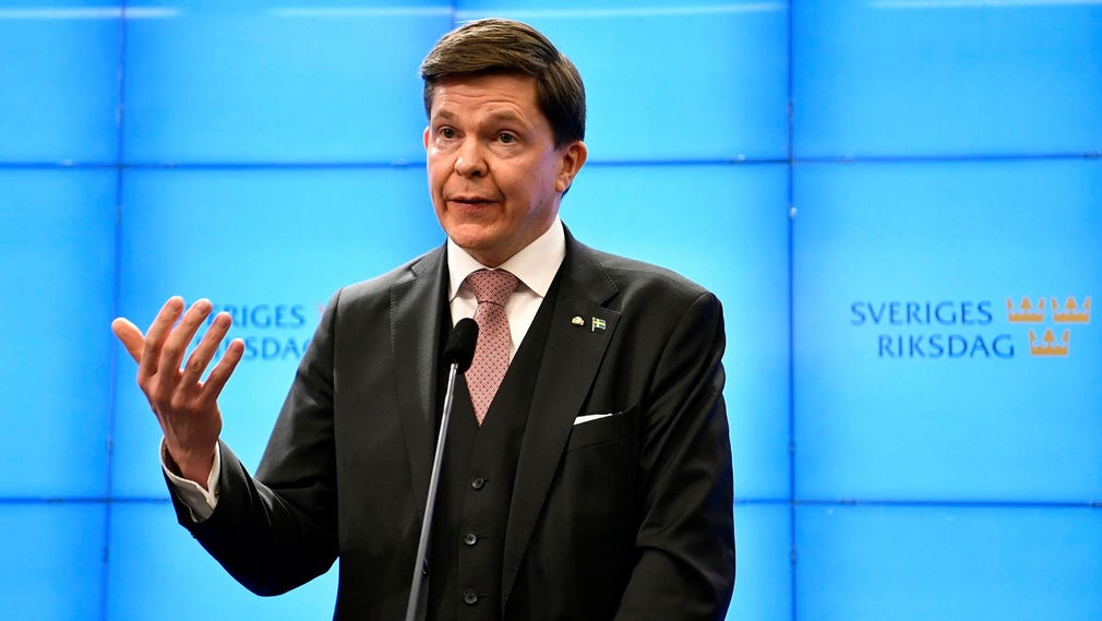 Riksdagens talman Andreas Norlén anser inte att det finns lagligt stöd för att tvinga partilösa ledamöter att lämna riksdagen. Det skriver han i ett svar på en insändare av Per-Ola Larsson, före detta chef för Riksskatteverkets valsektion och sekreterare i 1965 års valtekniska utredning.