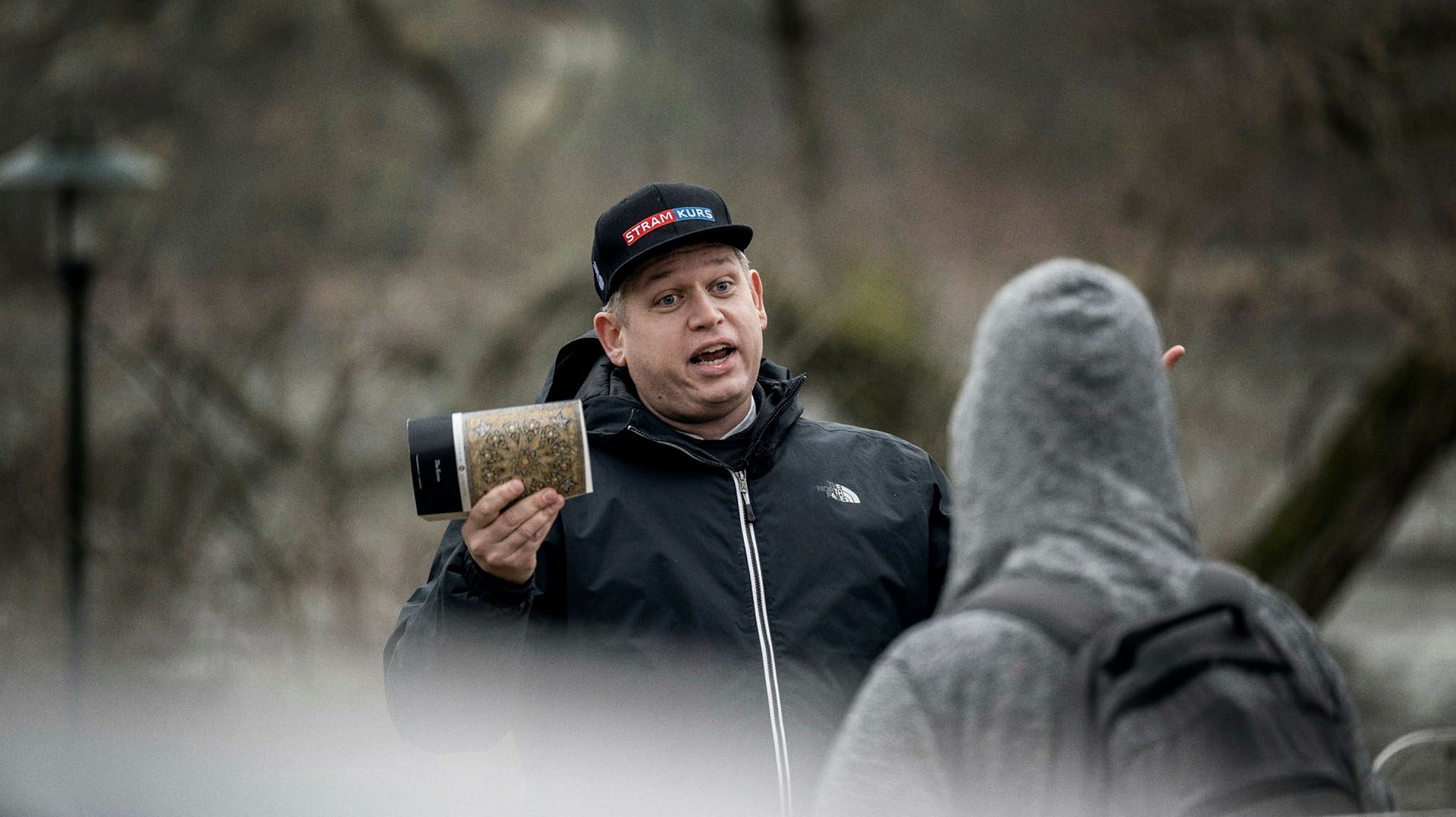 Rasmus Paludan utanför Turkiets ambassad i januari.