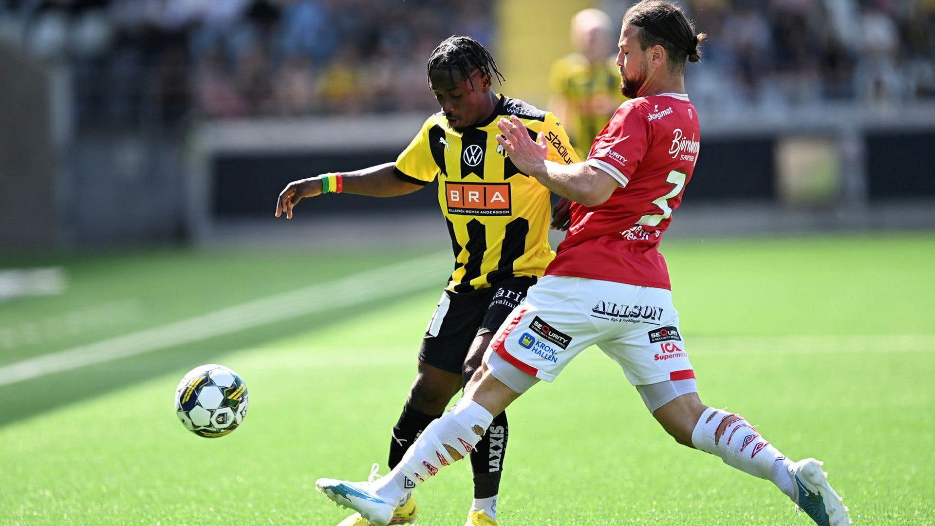 Wallin is not alone in Degerfors to cut his socks.  Also back colleagues Abdelkarim Mammar Chaouche (right) and…