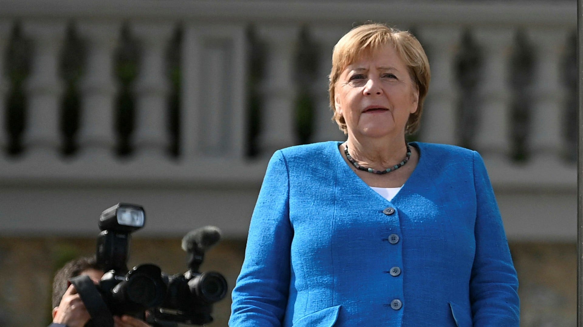 Tysklands avgående förbundskansler Angela Merkel deltar på sitt sista EU-toppmöte.