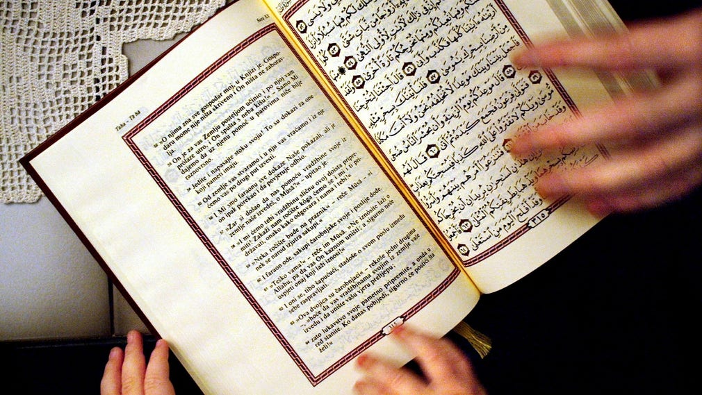Koranen består till stora delar av verser som lär ut hur icke-muslimer ska bekämpas, konstaterar skribenten i ett svar på en insändare.