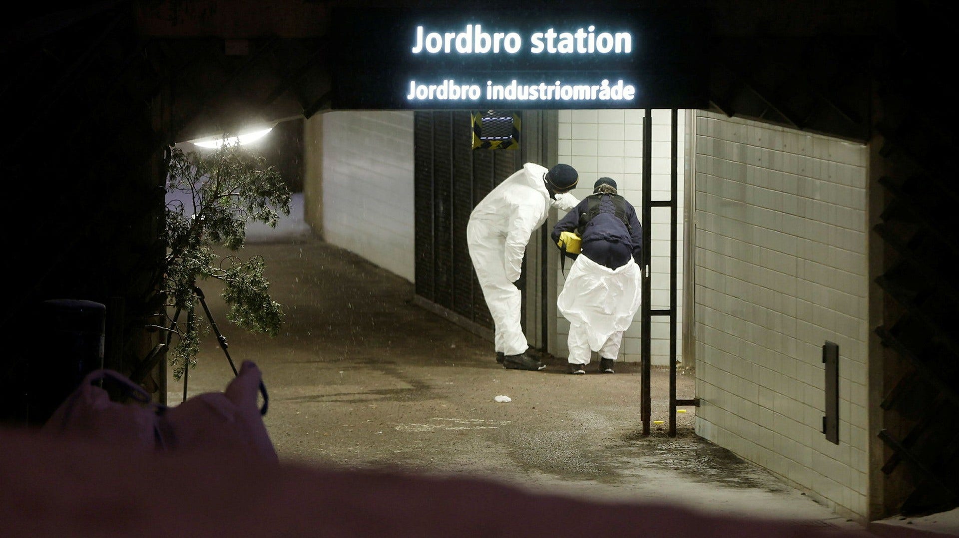 I januari skottskadades två personer i Jordbro, söder om Stockholm.