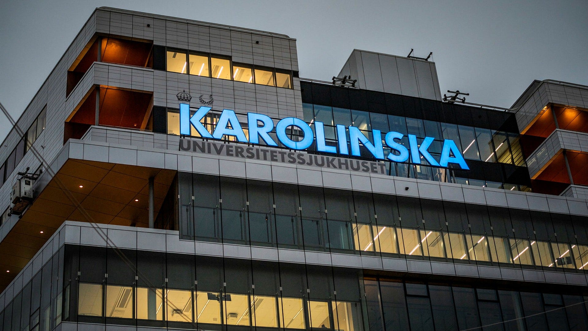 Karolinska universitetssjukhuset har beordrat sjuksköterskor att byta avdelning i sommar.