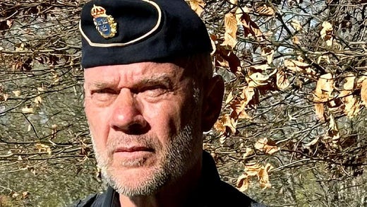Dan Holmberg, som arbetat som polis i över 40 år, vill se en återgång till den gamla organisationen.