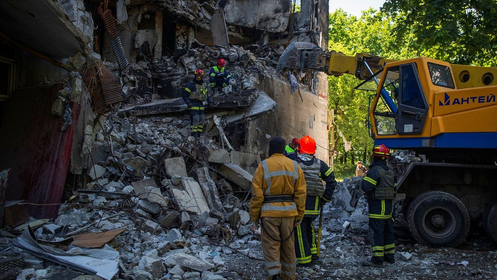 Il bombardamento russo della città di Kharkiv si è intensificato nelle ultime 24 ore. La foto mostra il risultato di un attacco all'inizio di giugno.