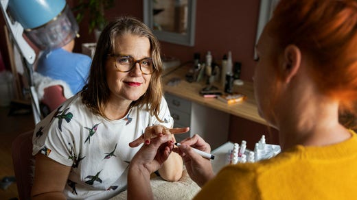 Regissören Åsa Ekman och aktivitetscoachen Monica Lyander.