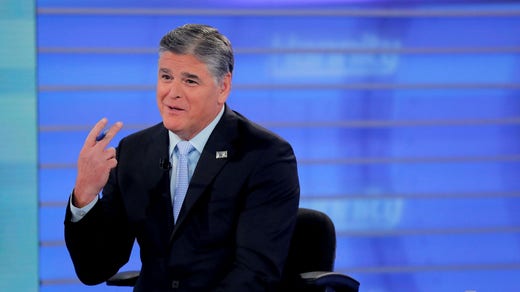 Smskonversationer mellan Sean Hannity och hans kollegor på Fox News är en del av rösträkningsbolaget Dominions bevis.