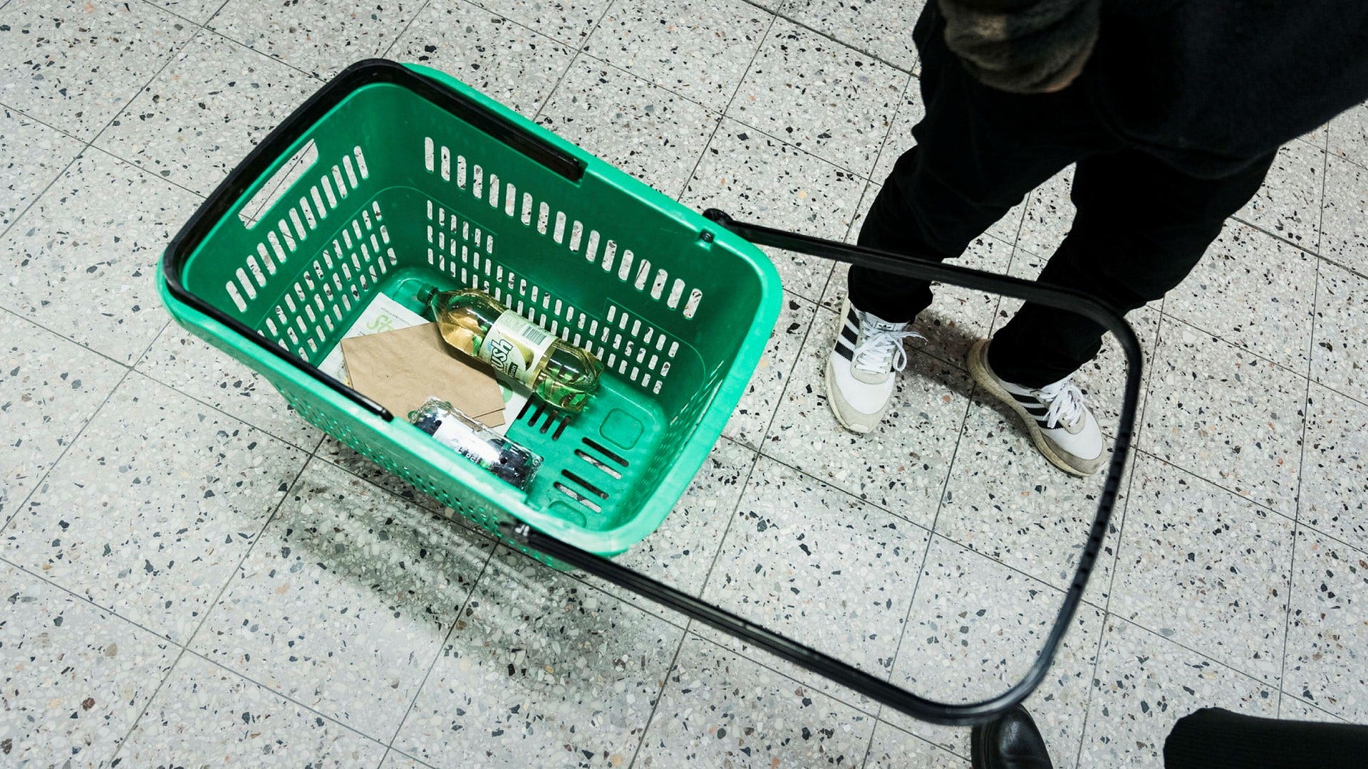 Svenska typfamiljen tappar 9 000 kronor i köpkraft.
