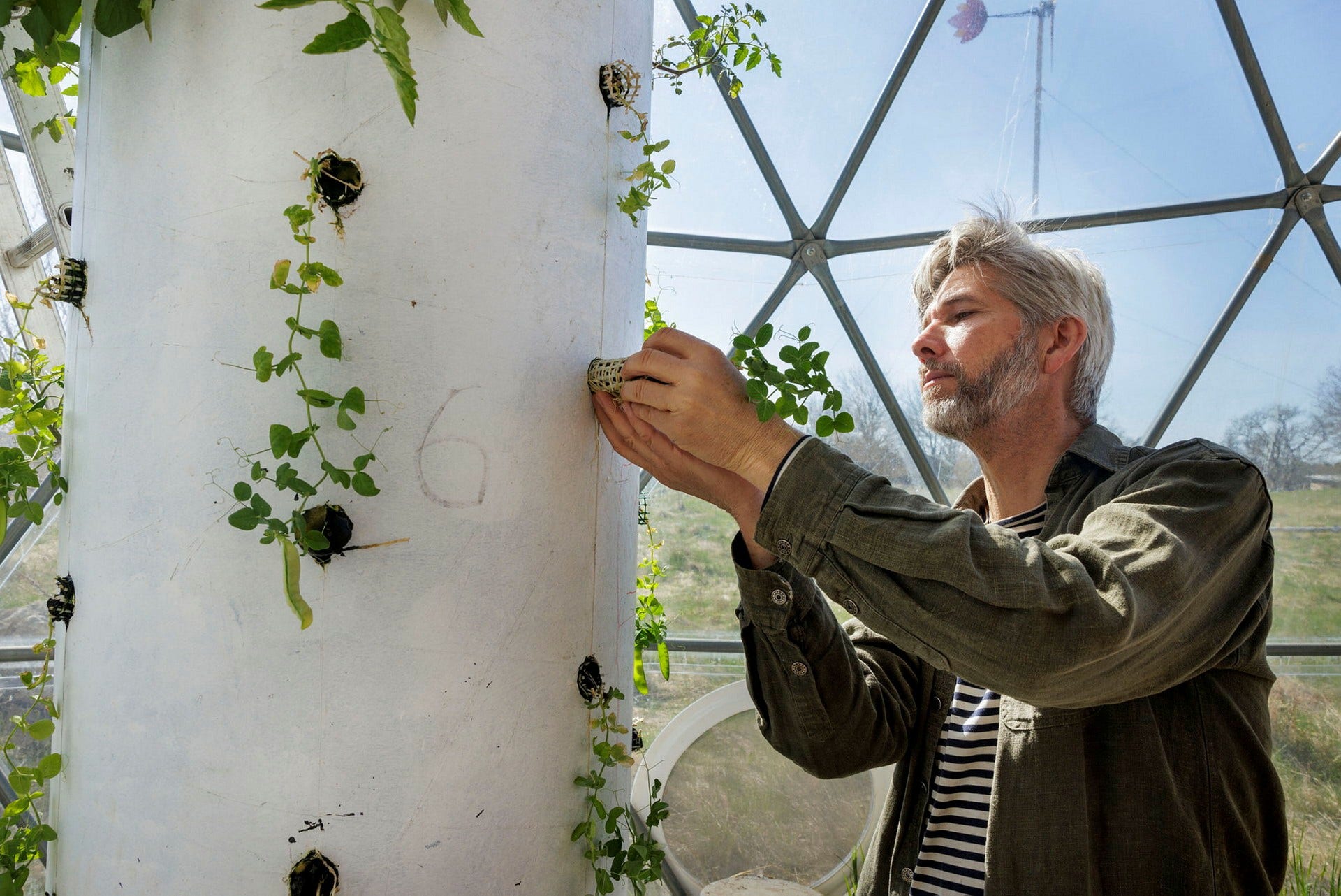 In the eco-village of Sodderbyen, ecologist Robert Hall works to find ways to farm without soil.