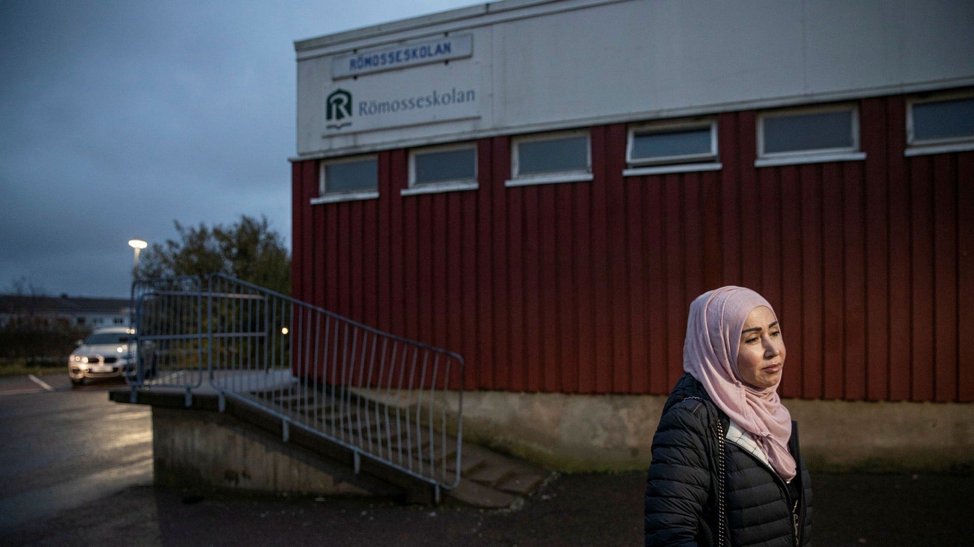 Idrottsläraren Howeida El Refaei blev chockad och ledsen när hon hörde att Skolinspektionen beslutat att stänga ner Römosseskolan, där hon arbetat i åtta år.