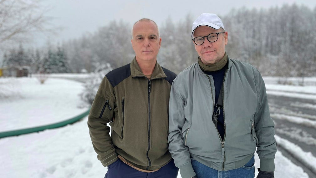 DN-fotografen Paul Hansen och Peter Englund ska tillbringa närmare två veckor i Ukraina.