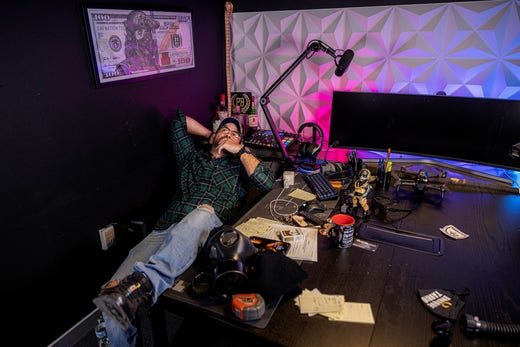 Enrique Tarrio i inspelningsstudion i Miami i februari förra året.