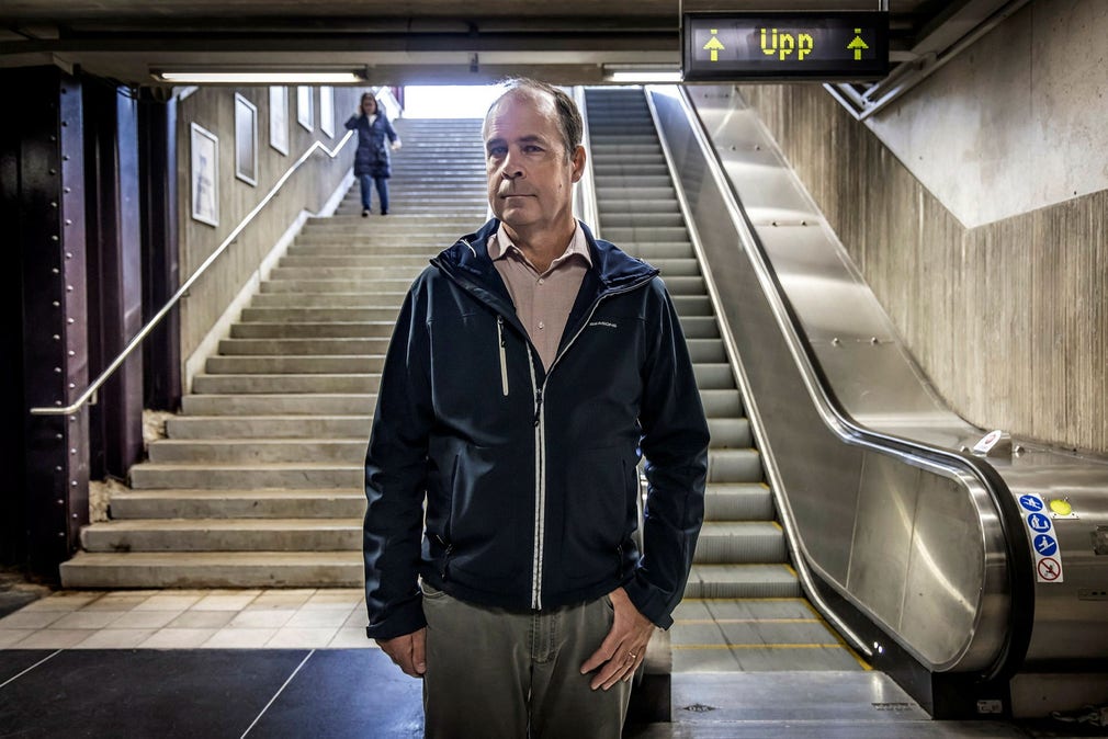 “Det är för stort fokus på tystnadskulturen. Övervakningsfilmer, fingeravtryck och annat kommer man längre på“, säger Christer Axling, utredningsledare i polisregion Stockholm.