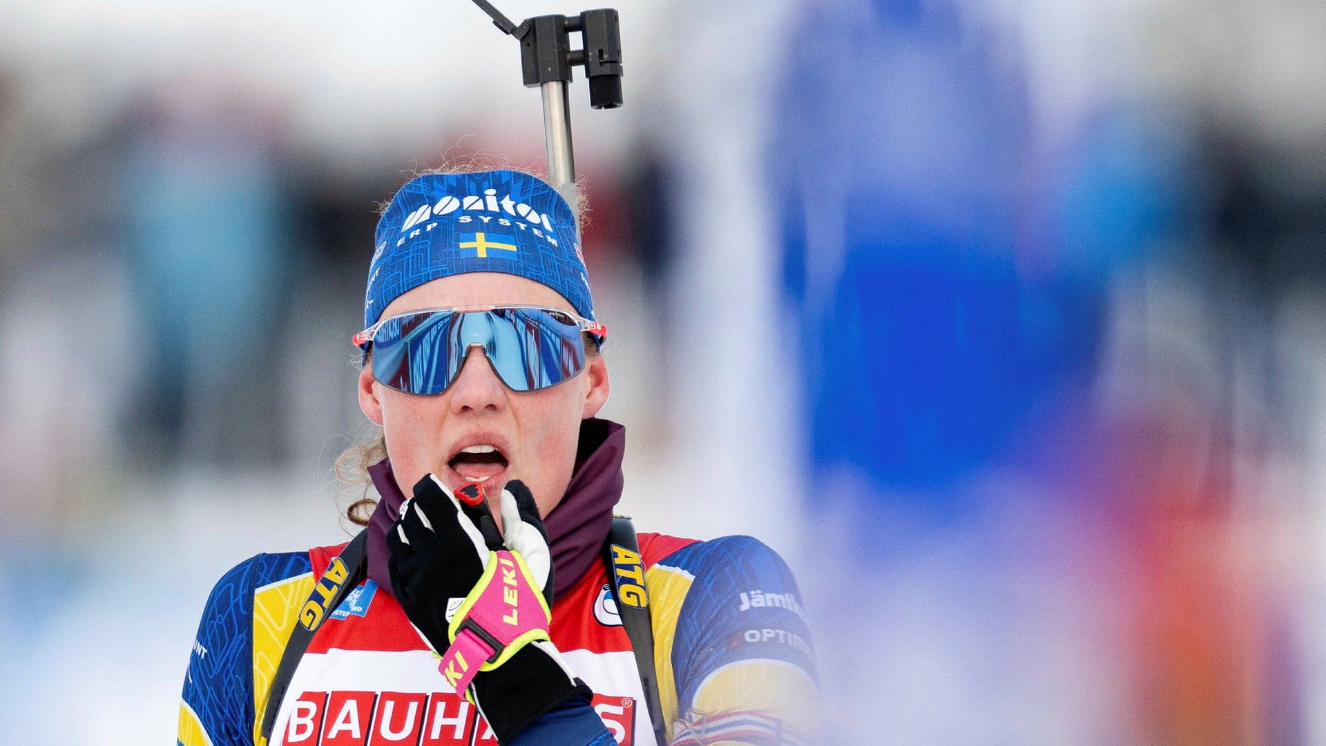 Hanna Öberg efter sin stafettsträcka.