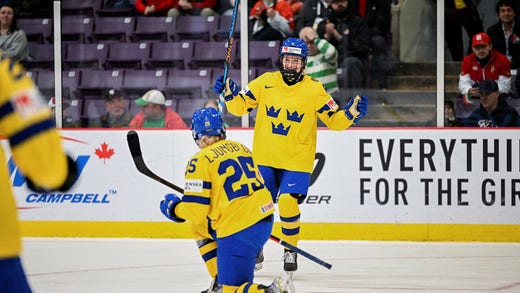 Hilda Svensson and Lina Ljungblom were a winning Swedish weapon in the WC match against Hungary.