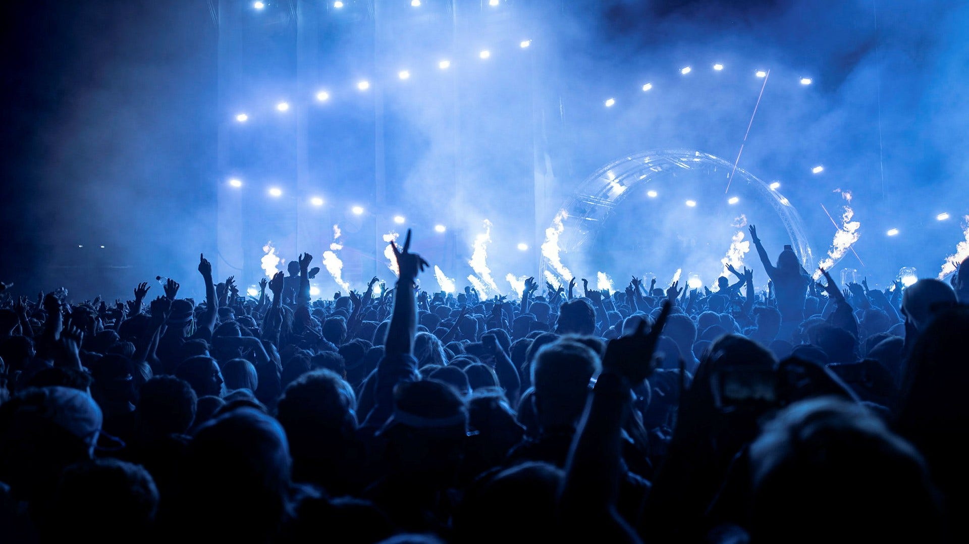Tiesto uppträder på Summerburst 2019.