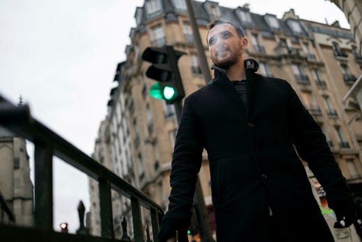 Umgänget i Paris är litet. ”På sociala medier försöker jag svara på frågor. Men om någon vill träffas tackar jag nej. Det är för farligt”, säger Filatiev.