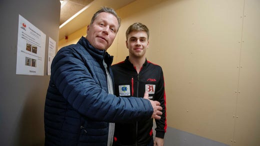 Jan-Ove Waldner och Truls Möregårdh efter en superligamatch i Liljeholmshallen i Stockholm.