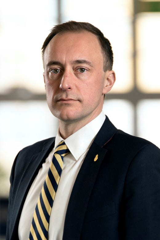 Joel Smith på Sjöfartsverket säger att sjöfarten kan få svårt att ta sig fram till hamnarna i norr, om flera vindkraftparker byggs inom ett och samma område.