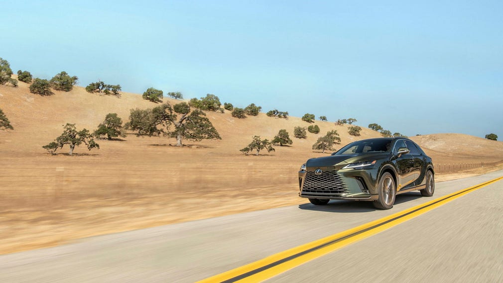 Drygt 6 mil på el ska laddhybriden Lexus RX klara. Det är godkänt för en fyrhjulsdriven suv.