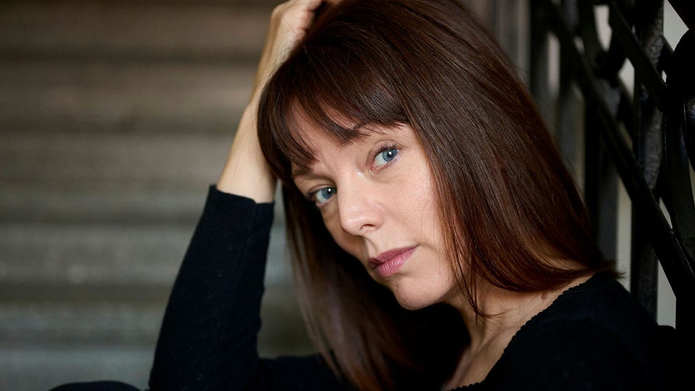 Läs Lina Wolffs roman ”Djävulsgreppet”.