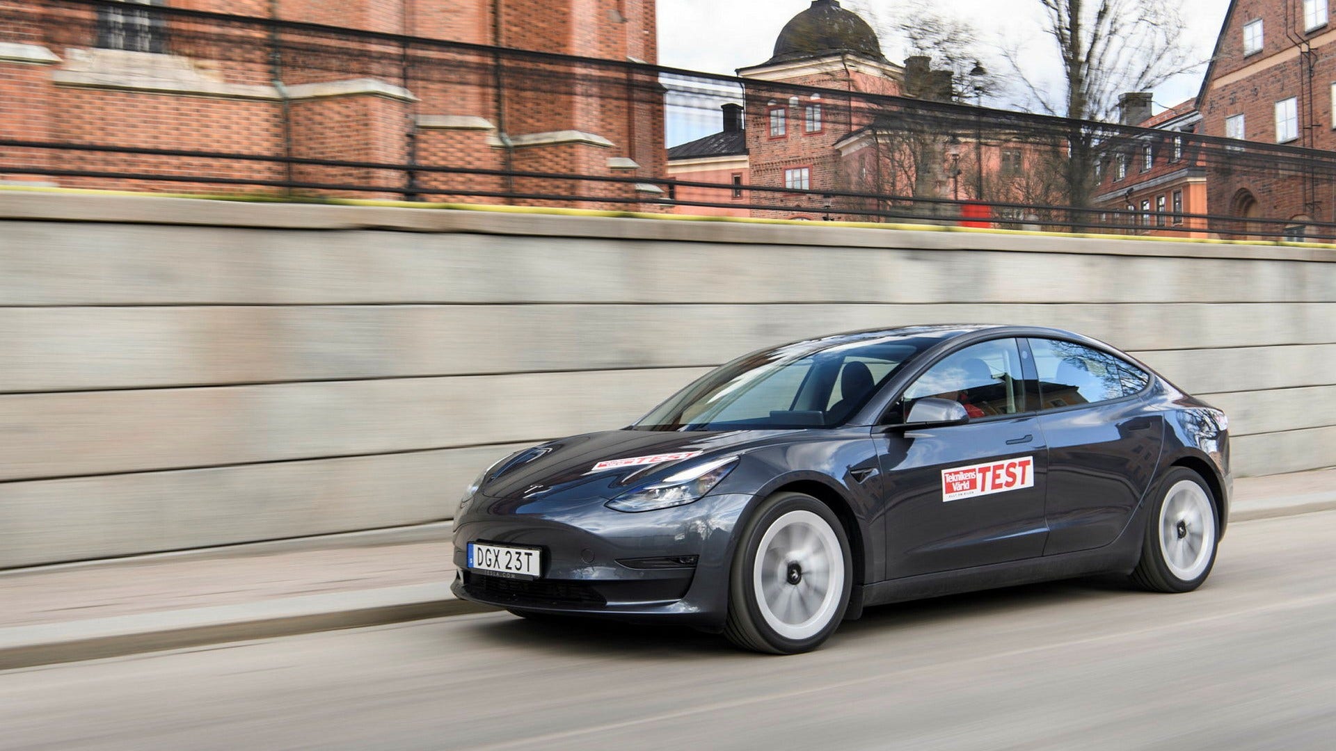 Priserna på begagnade Tesla-modeller har sjunkit en hel del i pris.