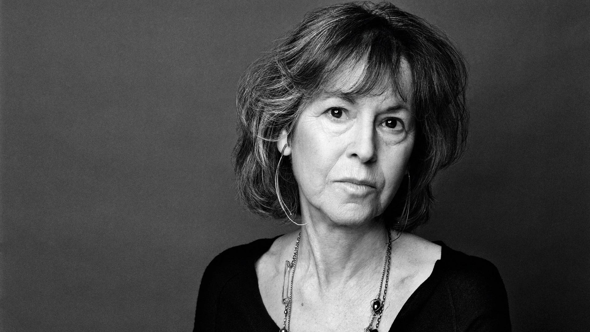 Nobelpristagaren Louise Glück framkallar småleenden.