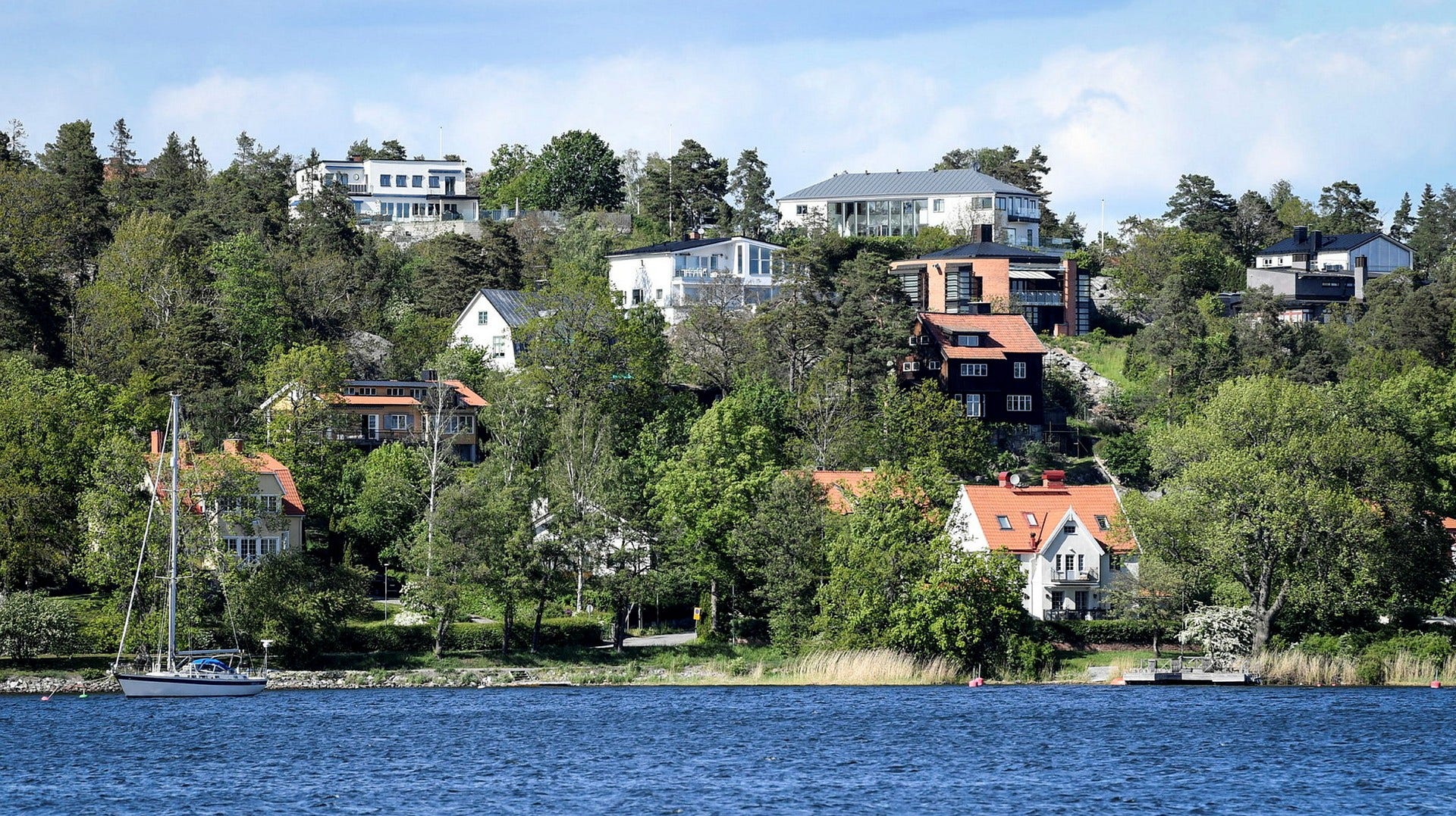 Högavlönade i bland annat Danderyd borde betala mer i skatt, anser insändarskribenten.