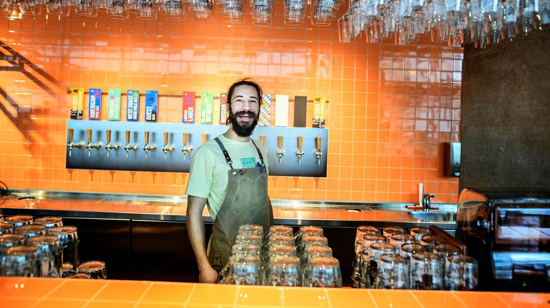 Sebastian Österlind är barchef på Poppels Citybryggeri.