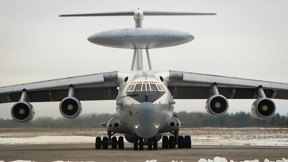 På flygbasen Matjulisjtjy finns flera plan av typen Beriev A-50. Det som skadades i attacken har förts tillbaka till Ryssland för reparationer.