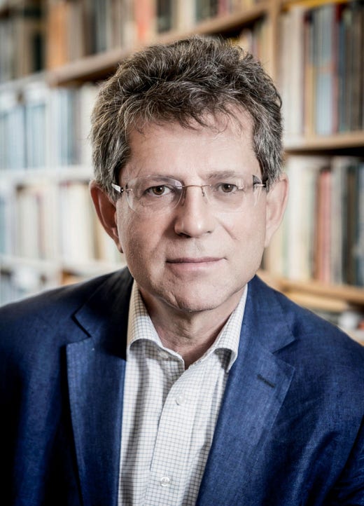 På en marknad där skolor konkurrerar med varandra om elever, måste det offentliga ta ett större ansvar för att den information som tas fram och används är objektiv och relevant, menar Magnus Henrekson, professor i nationalekonomi vid Institutet för näringslivsforskning, IFN.