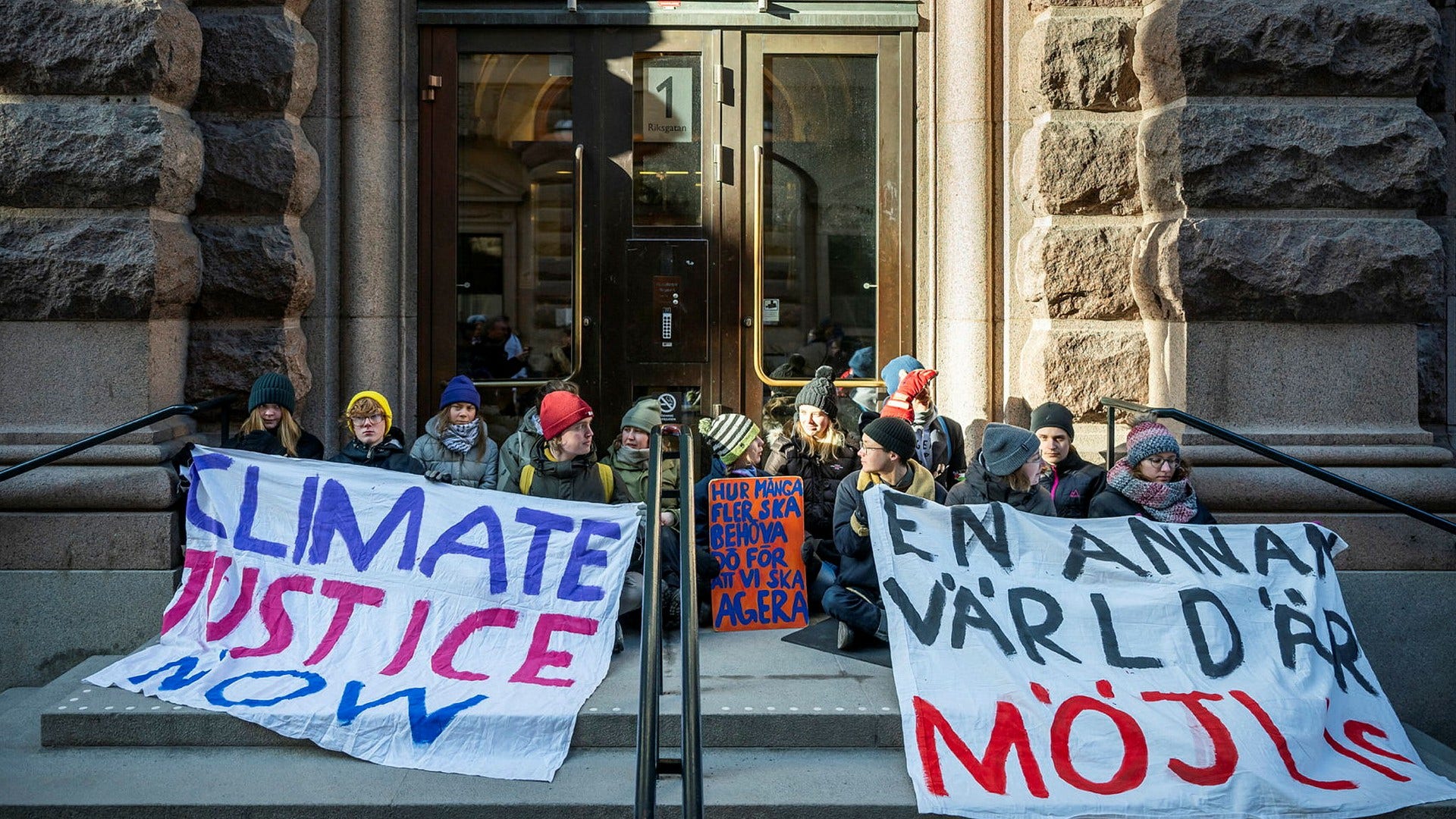 Climate activists block entrances to the Riksdag